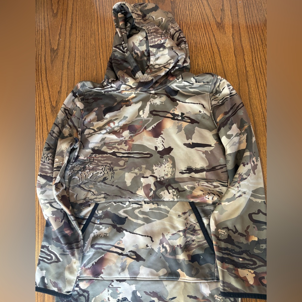 Boys Under Armour Camo Hoodie (Large)